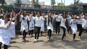 തിരഞ്ഞെടുപ്പ് ബോധവത്ക്കരണം: ഫ്ളാഷ് മോബും ബൈക്ക് റാലിയും