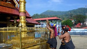 ശബരിമല ഭക്തിസാന്ദ്രം: തീര്‍ത്ഥാടകര്‍ സന്നിധാനത്തെത്തി, പമ്പ സ്നാനത്തിന് അനുമതിയില്ല