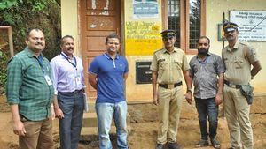 പത്തിൽ താഴേ മാത്രം വോട്ടുകൾ; എങ്കിലും കാടിനുള്ളിലെ ഈ ബൂത്ത് തിരഞ്ഞെടുപ്പിന് ഒരുങ്ങി കഴിഞ്ഞു
