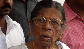  ഗൗരിയമ്മയ്ക്ക് വിട നല്‍കി കേരളം; സംസ്കാരം ഔദ്യോഗിക ബഹുമതികളോടെ വലിയ ചുടുകാടില്‍ നടന്നു