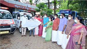 കോവിഡ് പ്രതിരോധം; ആലപ്പുഴ ജില്ലാപഞ്ചായത്തിന്റെ 17 ആംബുലന്‍സ് സര്‍വീസുകള്‍ക്ക് തുടക്കമായി