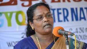 അതൊന്നും കോഴ വാങ്ങി ഉണ്ടാക്കിയ പൈസയല്ല; കടം വാങ്ങാനും പറ്റില്ലെയെന്ന് സി.കെ ജാനു