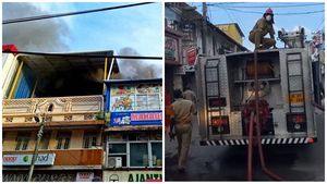തിരുവനന്തപുരം ചാല മാർക്കറ്റിൽ തീപിടിത്തം, പത്മനാഭ തീയറ്ററിന് സമീപം, ആളപായമില്ല
