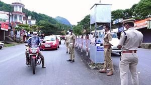 രേഖയില്ലാതെ അതിര്‍ത്തികളില്‍ എത്തിയാല്‍ പെടും; ഇടുക്കിയില്‍ 87 കേസെടുത്തു, കര്‍ശന പരിശോധന