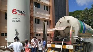  കോഴിക്കോട് മെഡിക്കൽ കോളേജില്‍ സ്ഥാപിച്ച 13 കിലോ ലിറ്റർ ഓക്സിജൻ ടാങ്ക് കമ്മീഷൻ ചെയ്തു 