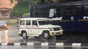 കോവിഡ് വ്യാപനം: പത്തനംതിട്ടയില്‍ നിയന്ത്രണങ്ങള്‍ പാലിക്കുന്നത് ഉറപ്പാക്കി പോലീസ്