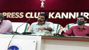 കണ്ണൂരില്‍ വാട്‌സ് ആപ്പ് കൂട്ടായ്മ നിര്‍മ്മിച്ച ചിത്രം വിവാദത്തില്‍