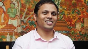 കോഴിക്കോട് പിടിച്ചെടുത്തതും  ഉപേക്ഷിച്ചതുമായ വാഹനങ്ങള്‍ പൊതുഇടങ്ങളിൽ നിന്ന് നീക്കുന്നു