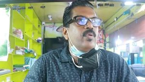 ആ പത്ത് കോടി അടിച്ചത് വടകരയില്‍: വലിയ അനുഗ്രഹം, ലോട്ടറി മേഖലയ്ക്ക് ഉണര്‍വേകുമെന്ന് ഏജന്റ്