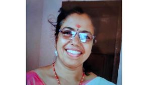 ഭർതൃബന്ധുവായ കരാറുകാരനെ അക്രമിക്കാൻ ക്വട്ടേഷൻ കൊടുത്ത  ബാങ്ക് ജീവനക്കാരി അറസ്റ്റിൽ