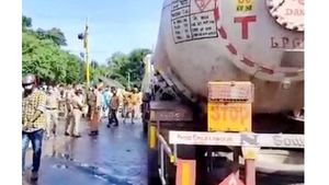 കണ്ണൂർ- തലശേരി ദേശീയപാത അപകടം കൂടുന്നു: സ്കൂട്ടർ യാത്രക്കാരി ടാങ്കർ ലോറി കയറി മരിച്ചു