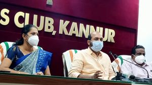 അക്ഷരവിപ്ളവത്തിന് തുടക്കം കുറിച്ച് ഓരോ വാർഡിലും ലൈബ്രറിയും വിവര സാങ്കേതിക കേന്ദ്രങ്ങളും വരുന്നു