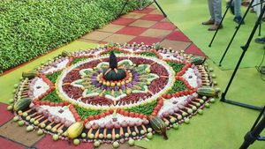 ഓണ പൂക്കളത്തില്‍ താരങ്ങളായി പച്ചക്കറി; ആലപ്പുഴയില്‍ ഒരുക്കിയ പച്ചക്കറി പൂക്കളം ശ്രദ്ധേയമായി