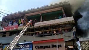 കോഴിക്കോട് മിഠായിത്തെരുവിൽ തീപിടുത്തം: തീയണയ്ക്കൽ തുടരുന്നു...