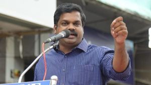'ജനീഷ് കുമാറിനെ അപകീര്‍ത്തിപ്പെടുത്താനുള്ള കോണ്‍ഗ്രസ്സ് ശ്രമം ജനം തള്ളും', എംഎൽഎയ്ക്ക് ഒപ്പം സിപിഎം