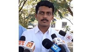 വിവാദ സിലബസ് തയ്യാറാക്കിയ അധ്യാപകനെ ബോർഡ് ഓഫ് സ്റ്റഡീസ് ചെയർമാൻ സ്ഥാനത്തു നിന്നും മാറ്റണം: കെഎസ് യു 