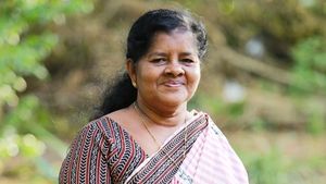 കുണ്ടറയിലെ തോൽവി, മേഴ്‌സിക്കുട്ടിയമ്മയുടെ ഭര്‍ത്താവ് അടക്കമുളള നേതാക്കളോട് വിശദീകരണം തേടി സിപിഎം