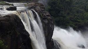 മഴക്ക് ശമനം; വിനോദ സഞ്ചാര കേന്ദ്രങ്ങള്‍ തുറന്നു; ആലപ്പുഴയില്‍ 400 ഏക്കര്‍ കൃഷി നാശം