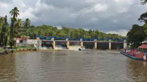  കനത്ത മഴ തുടരുന്നു: പേപ്പാറ, അരുവിക്കര, പെരിങ്ങള്‍ക്കുത്ത് ഡാമുകള്‍ തുറന്നു, ജാഗ്രത പാലിക്കാന്‍ നിര്‍ദ്ദേശം