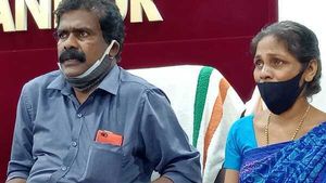 പയ്യന്നൂരിലെ സുനിഷയുടെ മരണം: നീതിക്കായി  മാതാപിതാക്കള്‍ സെക്രട്ടറിയേറ്റിന് മുന്‍പിലേക്ക്
