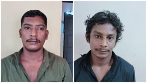തലശ്ശേരിയില്‍  12 കിലോ കഞ്ചാവുമായി രണ്ടു പേർ പിടിയിൽ