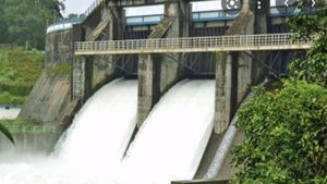 ഷോളയാര്‍ ഡാം തുറന്നു: ആറ് മണിക്കൂറില്‍ വെള്ളം ചാലക്കുടി പുഴയിലെത്തും, ജാഗ്രത നിര്‍ദ്ദേശം