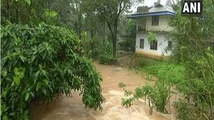 മുണ്ടക്കയത്ത് നിന്ന് അലമാര ഒഴുകിയെത്തിയത് ആലപ്പുഴയിൽ; അലമാര പിന്നെങ്ങോട്ട് പോയി?