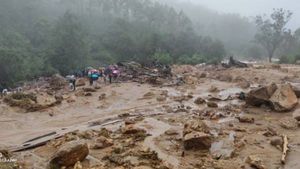 കനത്തമഴ: നെയ്യാറ്റിൻകരയിൽ വീണ്ടും മണ്ണിടിഞ്ഞു; ദേശീയപാത വഴിയുള്ള ഗതാഗതം പൂർണമായും നിരോധിച്ചു