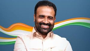 ചെണ്ടയോടുള്ള അടങ്ങാത്ത കമ്പം...തായമ്പകയിൽ അരങ്ങേറ്റം കുറിക്കാൻ കരുനാഗപ്പള്ളി എംഎൽഎ
