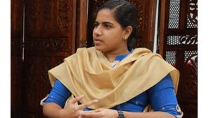പതിനൊന്നല്ല, പതിനെട്ടടവും പയറ്റി നോക്കാം: അഴിമതി ആരോപണത്തില്‍ പ്രതിപക്ഷത്തിന് ചുട്ടമറുപടിയുമായി ആര്യ