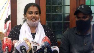 അനുപമയുടെ പിതാവിന്റെ മുന്‍കൂര്‍ ജാമ്യാപേക്ഷ തള്ളി; സ്റ്റേഷന്‍ ജാമ്യം ലഭിക്കുന്ന കേസ്