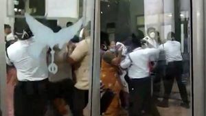 മെഡിക്കല്‍ കോളേജില്‍ സെക്യൂരിറ്റിയുടെ മര്‍ദ്ദനം; കൂടുതല്‍ ദൃശ്യങ്ങള്‍ പുറത്ത്, കേസെടുത്ത് മനുഷ്യാവകാശ കമ്മിഷൻ