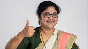 ആരോഗ്യനിലയിൽ സർക്കാരിന് ആശങ്ക, നിരാഹാര സമരം അവസാനിപ്പിക്കണമെന്ന് ദീപയോട് മന്ത്രി