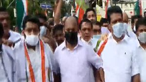 ജോജുവിന്റെ വാഹനം തല്ലിത്തകര്‍ത്ത കേസ്; ടോണി ചമ്മണി അടക്കം ആറ് കോണ്‍ഗ്രസുകാര്‍ കീഴടങ്ങി