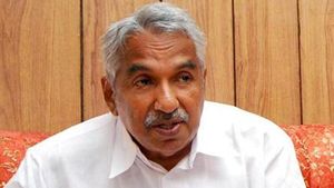 എന്തുകൊണ്ട്, ഉമ്മൻചാണ്ടിയെ പ്രവർത്തകർ ദൈവതുല്യം ആരാധിക്കുന്നു; അതെ,അദ്ദേഹം നമുക്ക് അറിയാത്ത നേതാവ്...