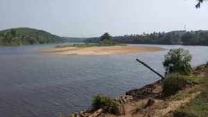 ഭൂരിഭാഗവും പുഴയെടുത്തു, ഇനിയുള്ളത് അല്‍പം മാത്രം; ആശങ്കയൊഴിയാതെ കോറളായി ദ്വീപ് നിവാസികള്‍