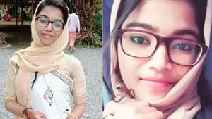  മോഫിയയുടെ ആത്മഹത്യ; അന്വേഷണം ക്രൈംബ്രാഞ്ചിന്, പ്രത്യേക അന്വേഷണ സംഘം രൂപീകരിച്ചു