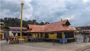 ശബരിമല നട 15 ന് തുറക്കും; പ്രതിദിനം 30,000 ഭക്തർക്ക് പ്രവേശനം; രണ്ട് ഡോസ് വാക്സിൻ നിർബന്ധം