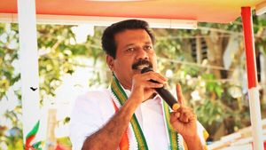 ജോജു പറഞ്ഞതെല്ലാം കള്ളം, കഴുത്തില്‍ പിടിച്ചില്ല, അസഭ്യം പറഞ്ഞില്ല, തള്ളി ടോണി ചമ്മണി