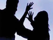 സ്ത്രീധനം കുറഞ്ഞതിന്റെ പേരില്‍ യുവതിയെ മര്‍ദിച്ചുവെന്ന് പരാതി; കള്ളകേസെന്ന് ഭര്‍തൃ വീട്ടുകാര്‍