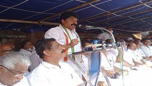 മുഖ്യമന്ത്രി പിണറായി വിജയന്‍ യോഗിയുടെ പിന്‍ഗാമി: ടി സിദ്ദിഖ്