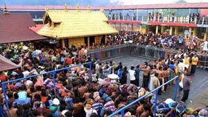 ശബരിമല: 40 കിലോയോളം വരുന്ന പഴകിയ അച്ചാറും ഭക്ഷണസാധനങ്ങളും പിടികൂടി, പരിശോധന ശക്തം