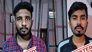 വ്യാജ ഐഫോണ്‍ നിര്‍മ്മിച്ച് തട്ടിപ്പ്; പ്രതികളെ കയ്യോടെ പിടികൂടി പൊലീസ്, തട്ടിപ്പ് രീതി ഇങ്ങനെ