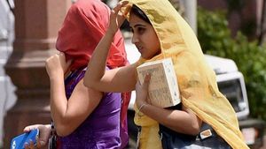 കനത്ത ചൂടും ശക്തമായ മഴയും, മുന്നറിയിപ്പുമായി കേന്ദ്ര കാലാവസ്ഥാ വകുപ്പ്