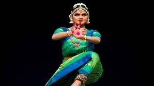എഗ്രിമെന്റ് സമയത്താണ് മന്‍സിയ മതമില്ലെന്ന് അറിയിച്ചത്; ക്ഷണിച്ചത് ഹിന്ദു കലാകാരന്മാരെയാണെന്ന് അധികൃതര്‍