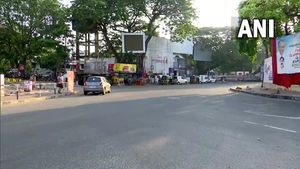 പണിമുടക്കിൽ പലയിടത്തും അക്രമങ്ങൾ;  യാത്ര തടസപ്പെട്ടു, സിഐയെ വിളിച്ച് വരുത്തി മജിസ്‌ട്രേറ്റ്
