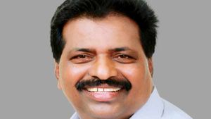 'തെമ്മാടിത്തരം കാണിക്കരുത്. താൻ ആരാണ്?';പോലീസിനോട് അസഭ്യം; കൊടിക്കുന്നിൽ സുരേഷിനെതിരെ കേസ്