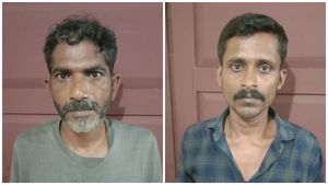 ജീപ്പിനുളളിലെ ചെക്ക് ലീഫുകൾ പൊക്കി; ട്രഷറിയില്‍ എത്തി പണം പിൻവലിച്ചു; പ്രതികൾ പിടിയിൽ   