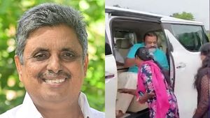 ജസ്റ്റ്‌ റിമെംബർ ദാറ്റ്‌..:കാൽ തൊട്ട് തൊഴുക എന്നത് കാടൻ ആചാരം, സുരേഷ് ഗോപിക്കെതിരെ ഉദയഭാനു
