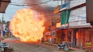 തൃശൂർ കോടാലി ഗ്യാസ് സെന്ററിലെ പൊട്ടിത്തറി; സിലിണ്ടർ സൂക്ഷിച്ചത് നിയമവിരുദ്ധമായി, ഉടമയ്‌ക്കെതിരെ കേസ്